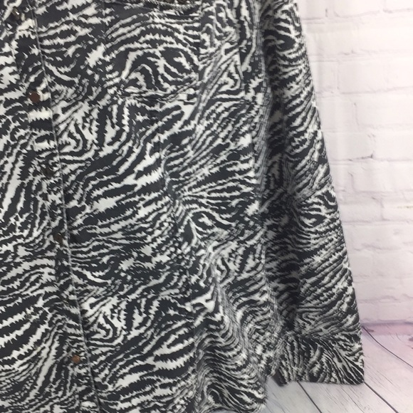 Animal Print Long Sleeve Button Front Top Size XL - Picture 3 of 8